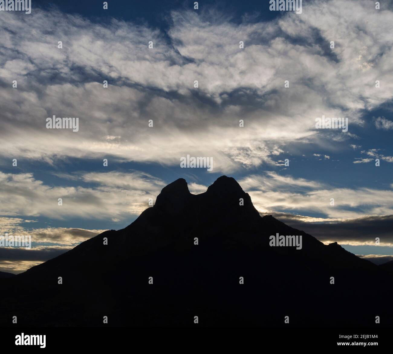 Tramonto sul monte Pedraforca. (Catalogna, Spagna, Pirenei) ESP: Atardecer en el Pedraforca. (Cataluña, España, Pirineos) Foto Stock