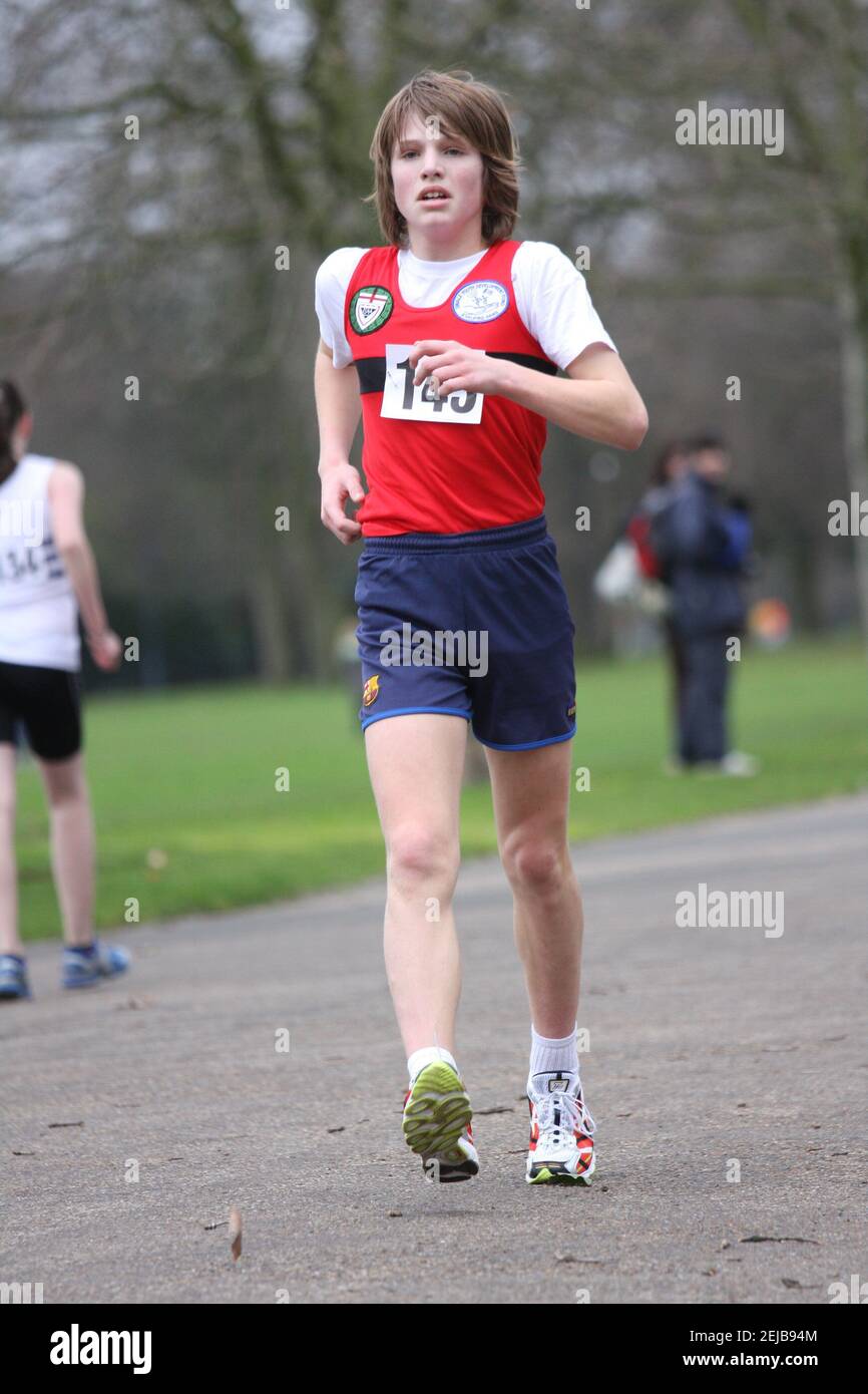 Cameron Corbishley 13 anni completando nei 2.5 km a. The London Open Race Walk Foto Stock