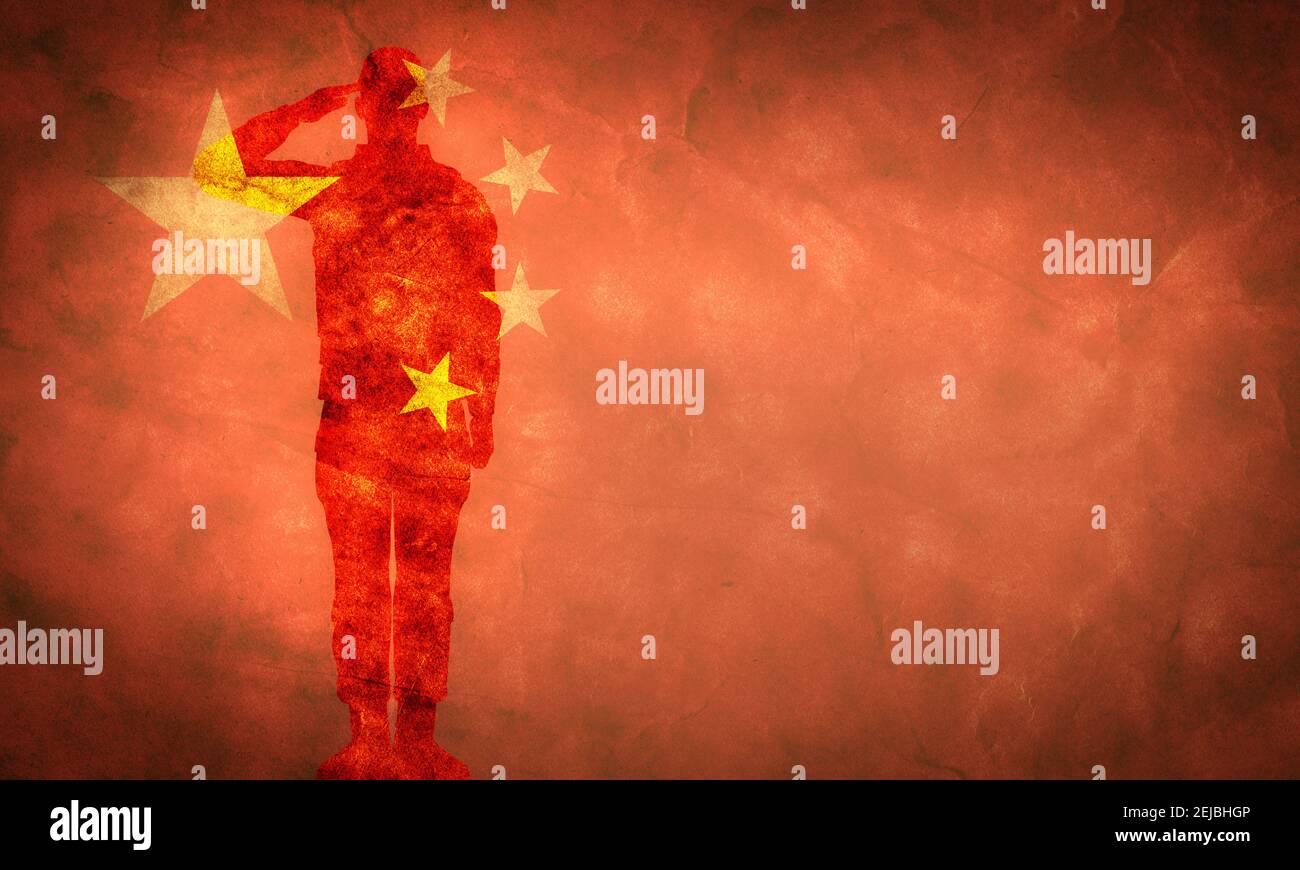 Bandiera cinese grunge con silhouette soldato. Vintage, stile retrò. Alta risoluzione, qualità hd. Elemento della mia collezione grunge flags. Foto Stock
