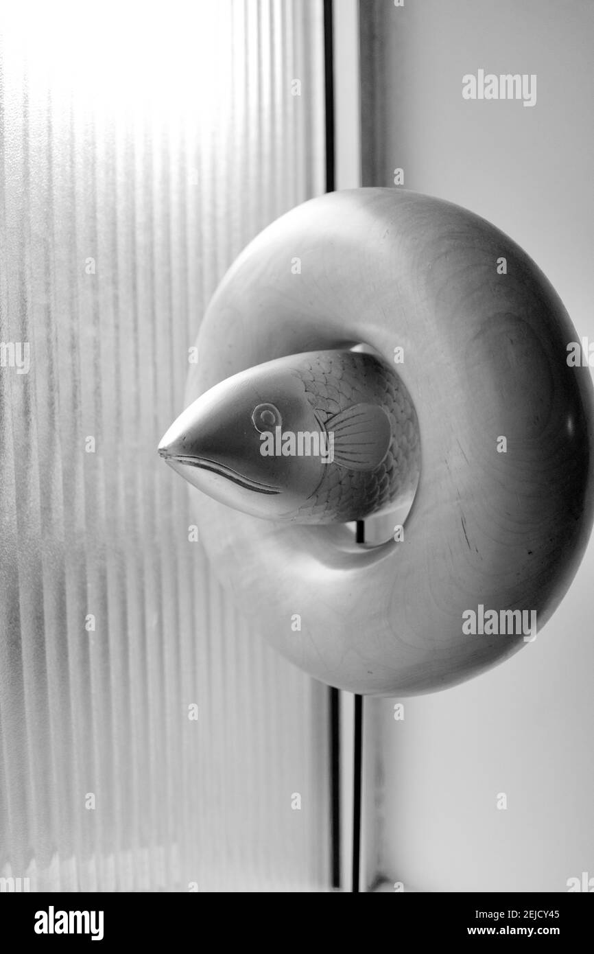 Opere d'arte al Russ & Daughters Cafe, inaugurato nel 2014, nel centesimo anniversario di Russ & Daughters. Uno dei 10 migliori ristoranti di New York City. Foto Stock