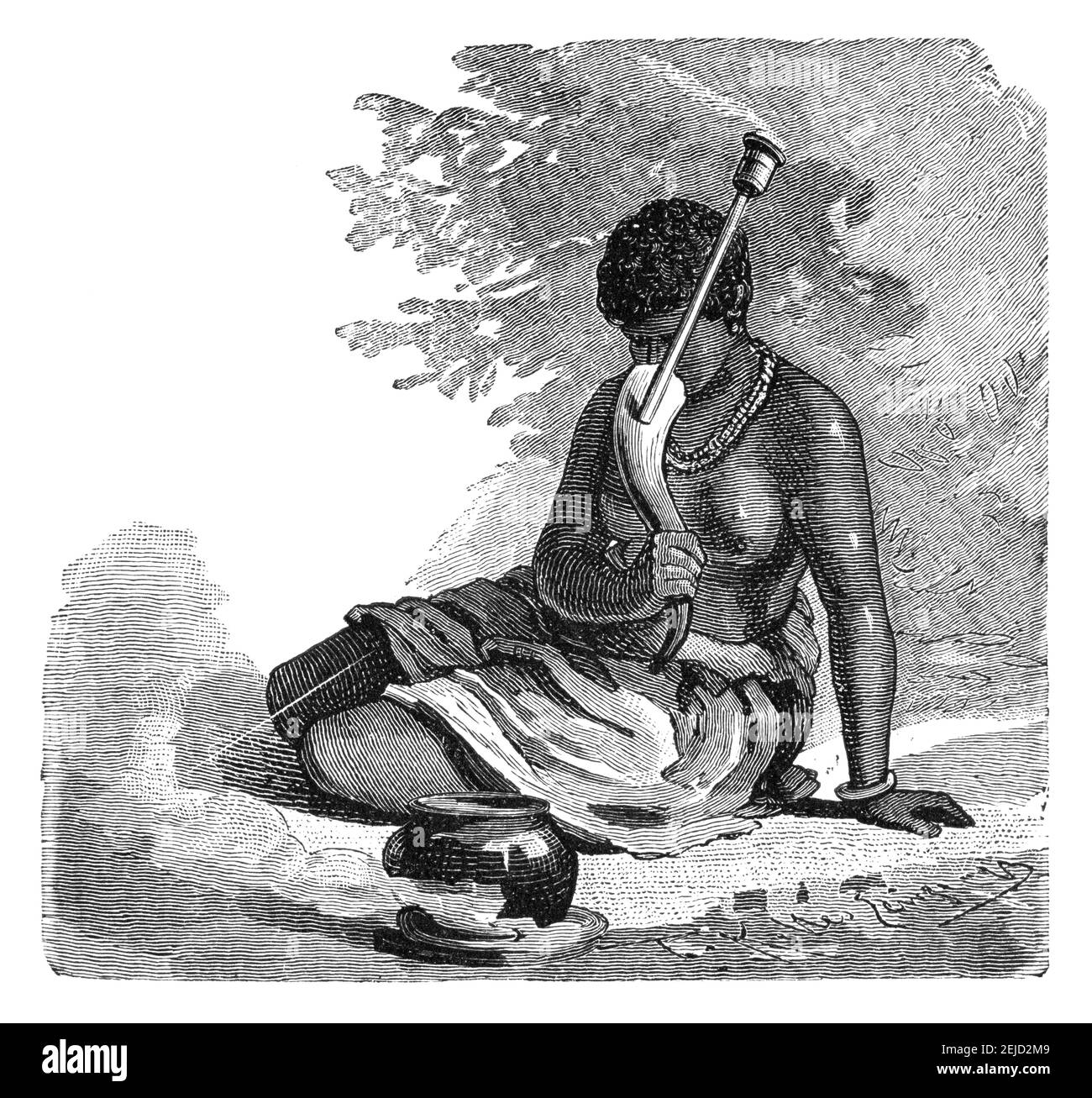 Donna africana che fuma pipe.Culture dell'acqua e storia dell'Africa. Immagine in bianco e nero d'epoca. 19 ° secolo. Foto Stock