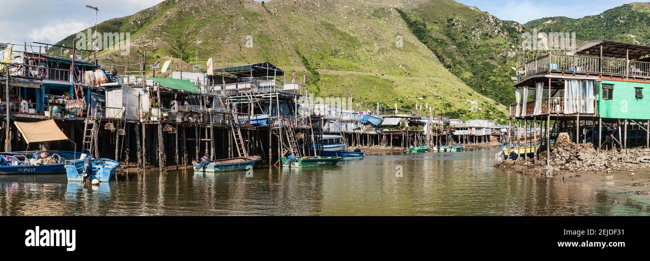 Case di palafitte nel villaggio di pescatori, Tai o, Hong Kong, Cina Foto Stock