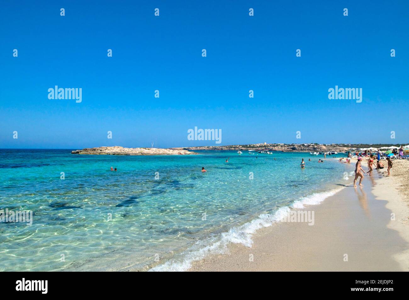 Spiaggia a es Pujols, Formentera, isole Baleari, Spagna Foto Stock