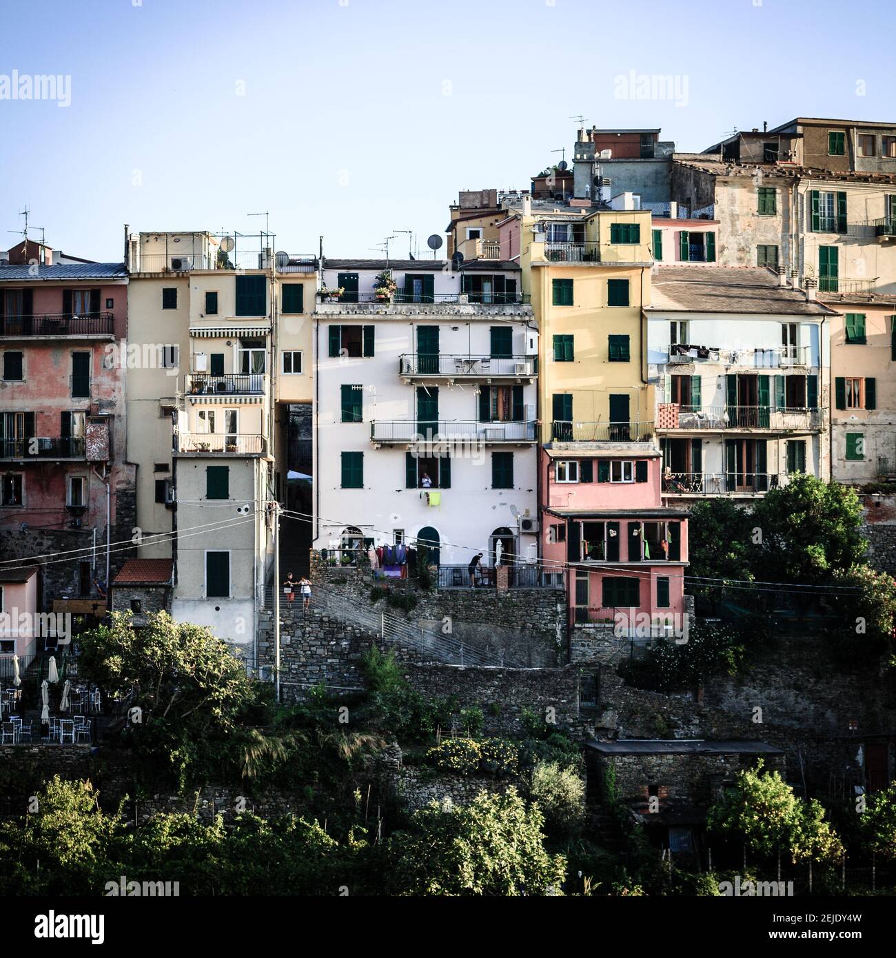 Case colorate tradizionali nel villaggio di Corniglia nelle cinque Terre, Italia Foto Stock