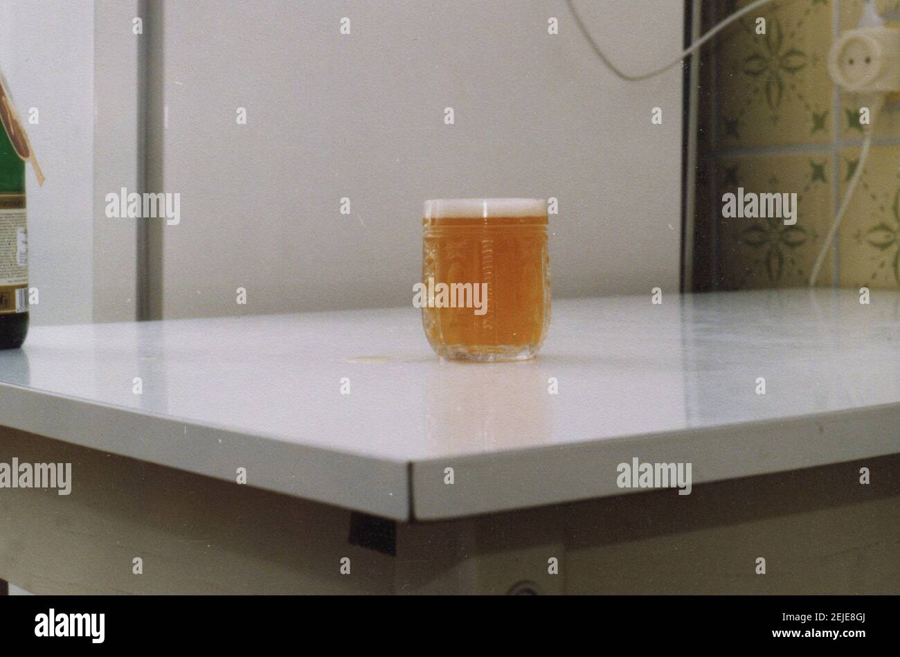 Foto d'epoca di un bicchiere con birra. Foto Stock