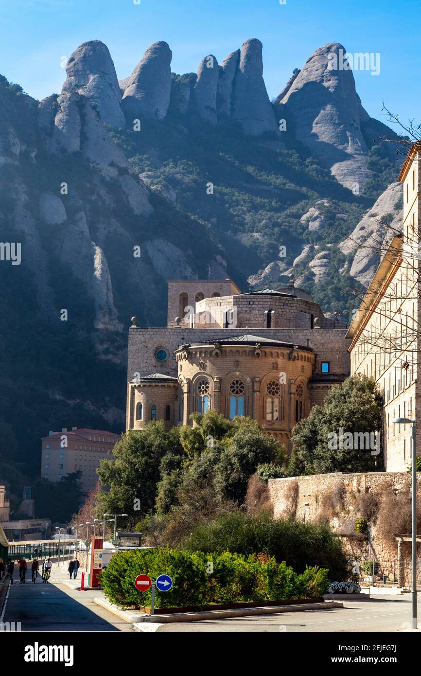 Montserrat è una montagna emblematica della Catalogna in cui molti tipi di sport sono effettuati e lo è anche conosciuto per i temi religiosi Foto Stock