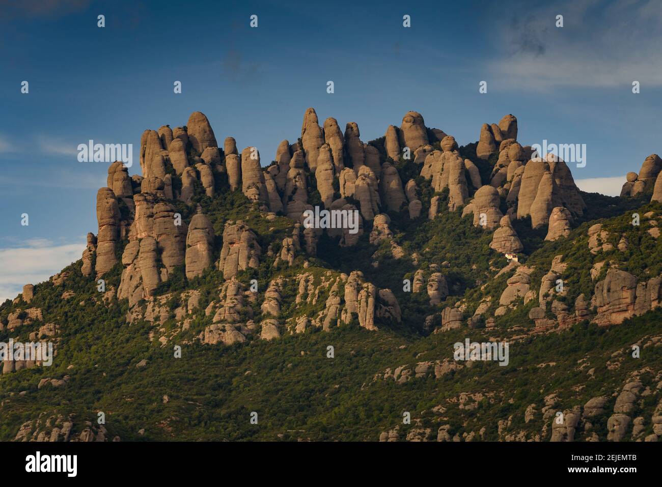 Viste delle guglie di Agulles de Montserrat viste da El Bruc (Barcellona, Catalogna, Spagna) ESP: Viste de las agujas de Montserrat viste desde El Bruc Foto Stock