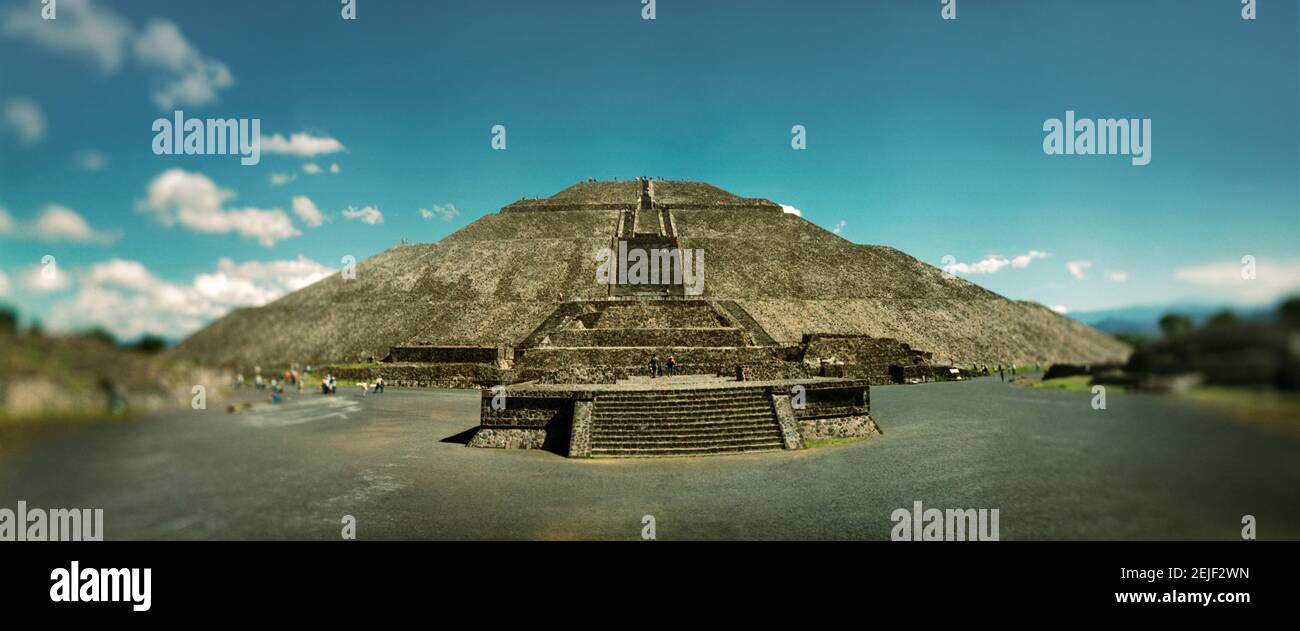 Piramide del Sole nel sito archeologico di Teotihuacan, Valle del Messico, Messico Foto Stock