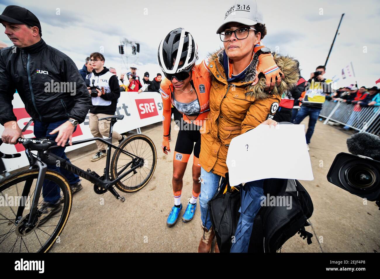 L'olandese Ceylin del Carmen Alvarado ha raffigurato in azione durante la  gara femminile Elite della settima tappa (su otto) nel campionato del mondo  di ciclocross, il Satur Foto stock - Alamy