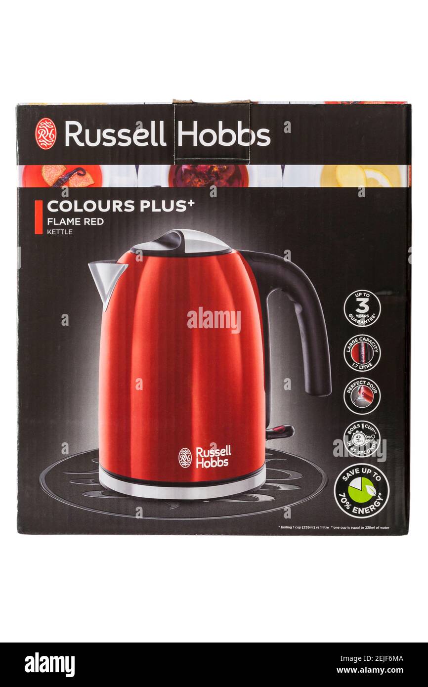 Bollitore Russell Hobbs in scatola isolato su sfondo bianco bollitore rosso Foto Stock