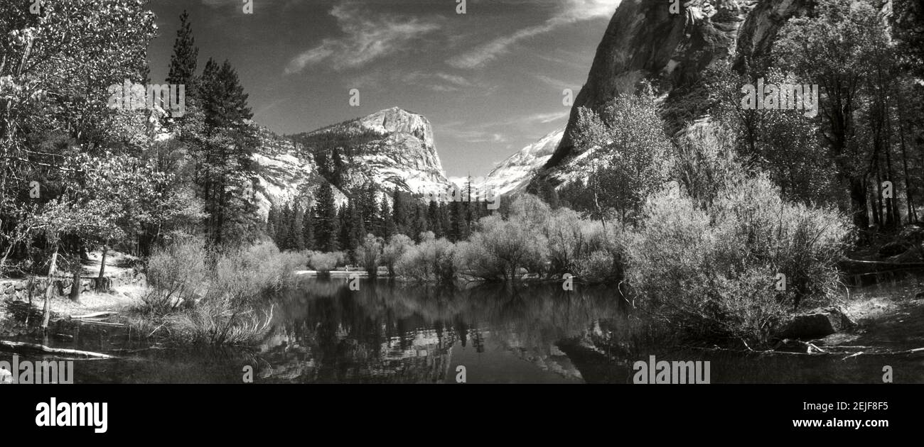 Mirror Lake nello Yosemite National Park, nella contea di Mariposa, California, Stati Uniti Foto Stock