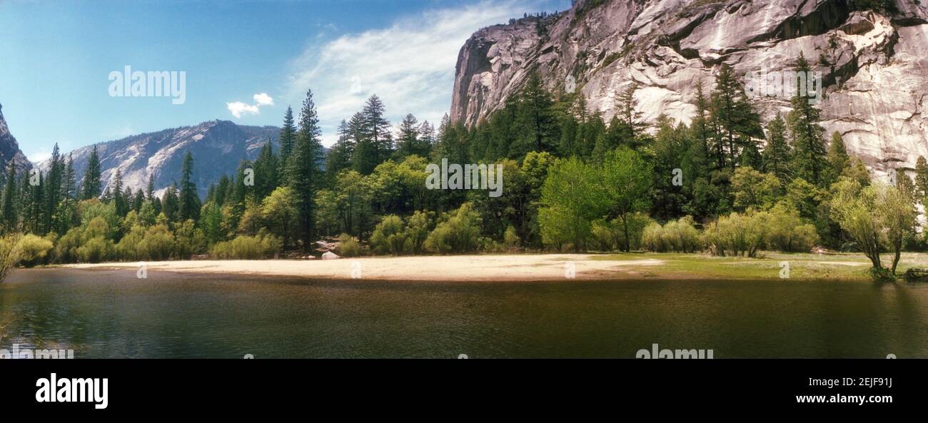Mirror Lake nello Yosemite National Park, nella contea di Mariposa, California, Stati Uniti Foto Stock