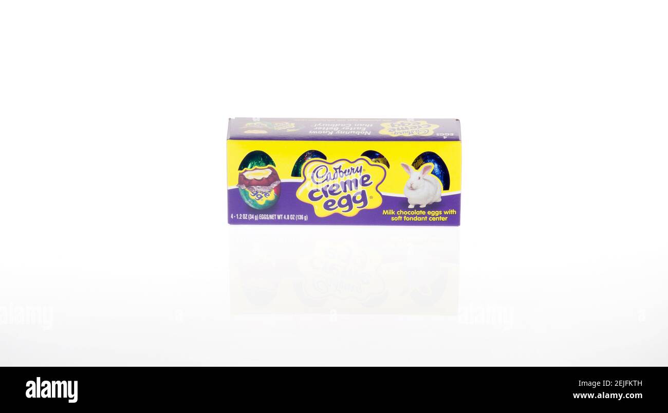 Pacchetto di uova di Cadbury Creme di 4 una caramella popolare di Pasqua Foto Stock