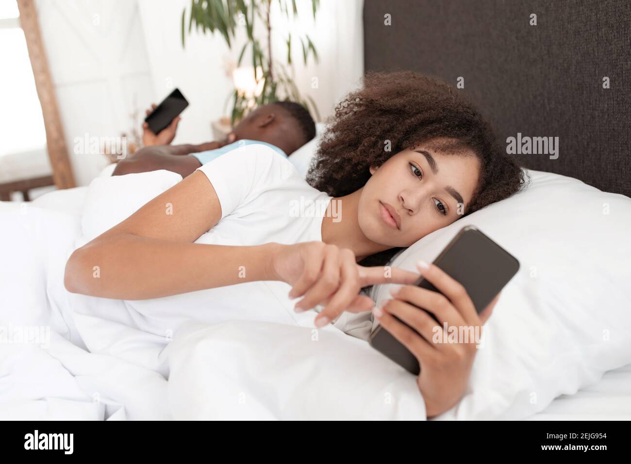 Problemi di relazione, dipendenza da gadget e social media Foto Stock