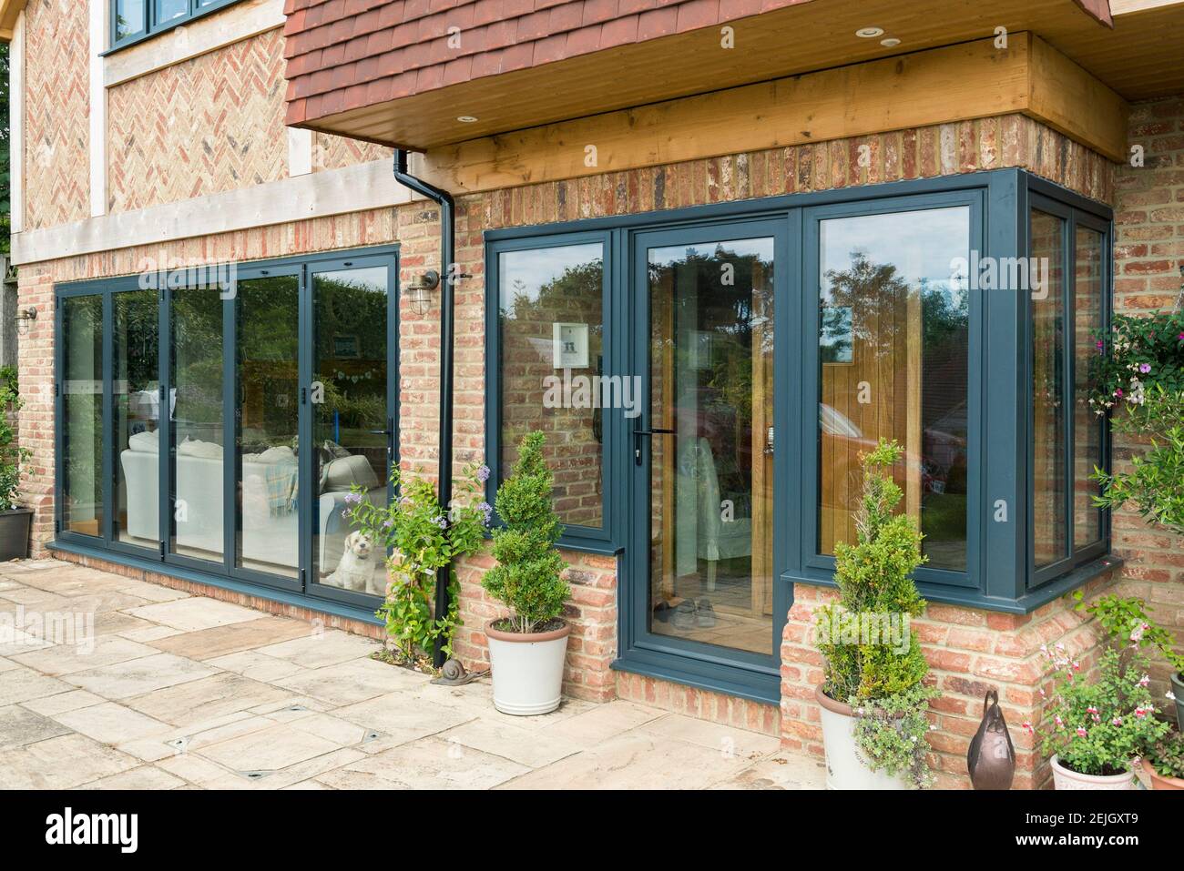 Un grande albergo moderno costruito in modo autonomo nella campagna Inglese Foto Stock Un grande albergo moderno costruito in modo autonomo nella campagna Inglese Foto Stock