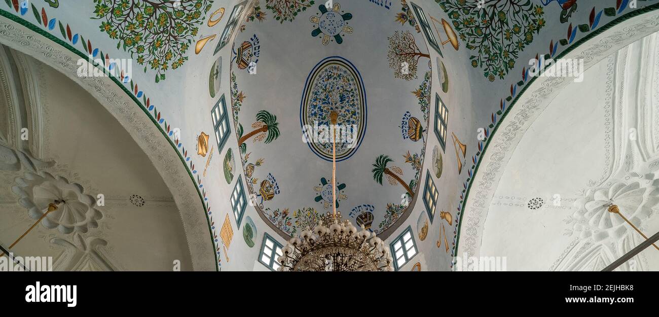 Vista ad angolo basso del soffitto della Sinagoga di Abuhav, Safed (Zfat), Galilea, Israele Foto Stock