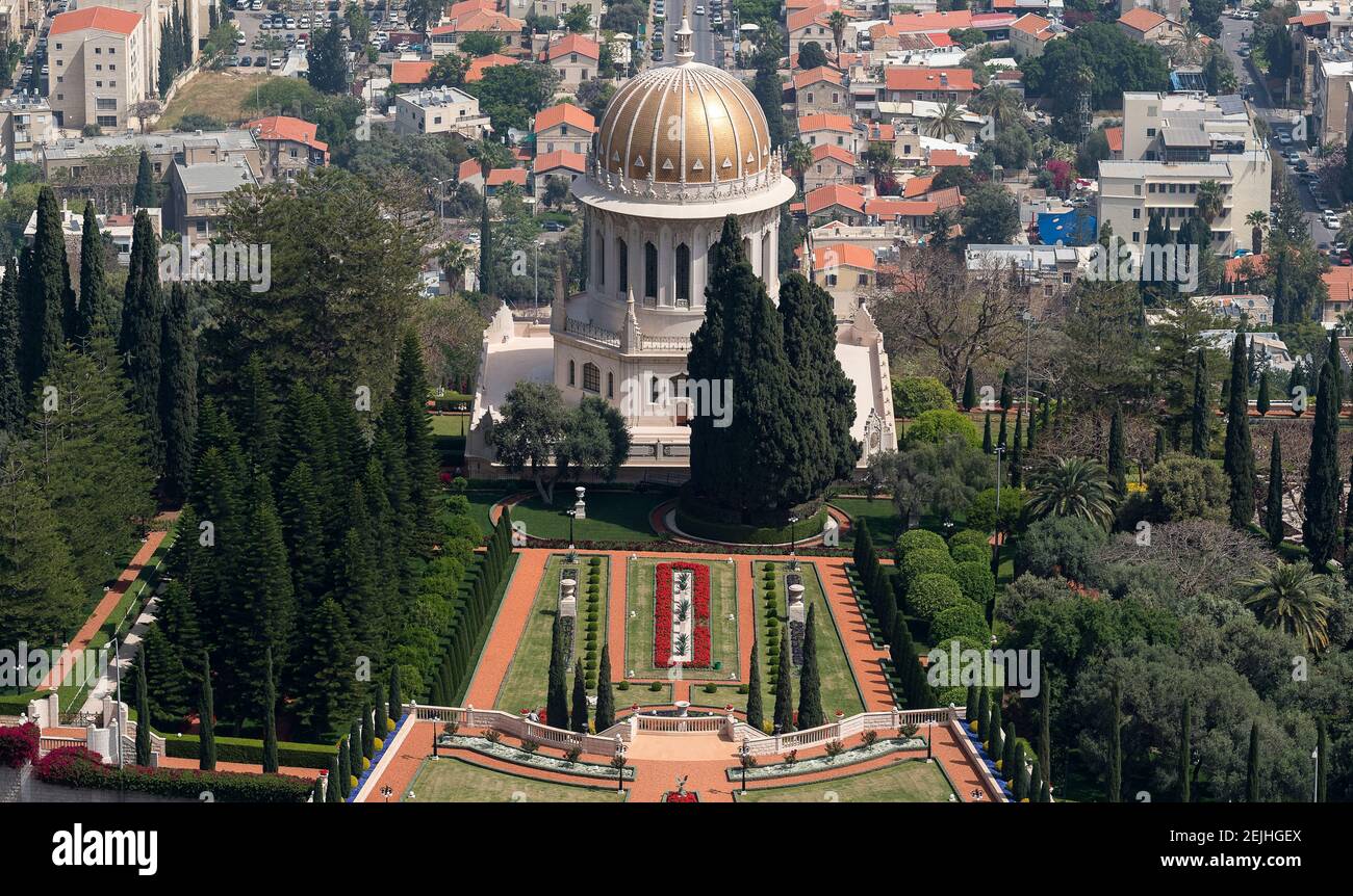 Vista elevata delle terrazze del Santuario del Bab, Giardini Bahai, Piazza della Colonia tedesca, Haifa, Israele Foto Stock