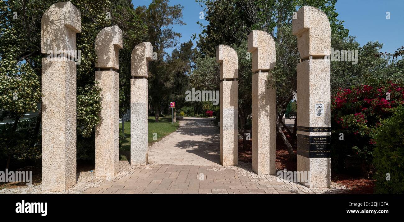 Vista delle colonne in un sito storico, Haifa, Israele Foto Stock