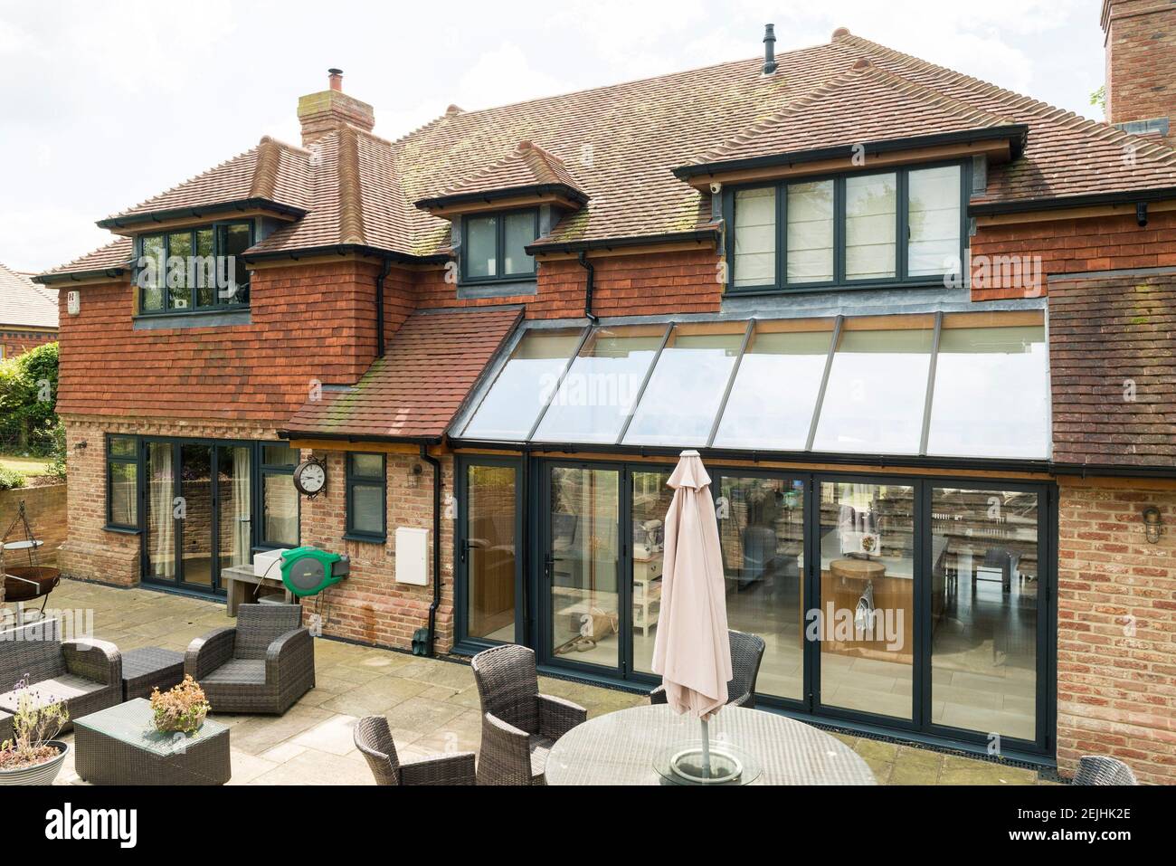 Un grande albergo moderno costruito in modo autonomo nella campagna Inglese Foto Stock Un grande albergo moderno costruito in modo autonomo nella campagna Inglese Foto Stock