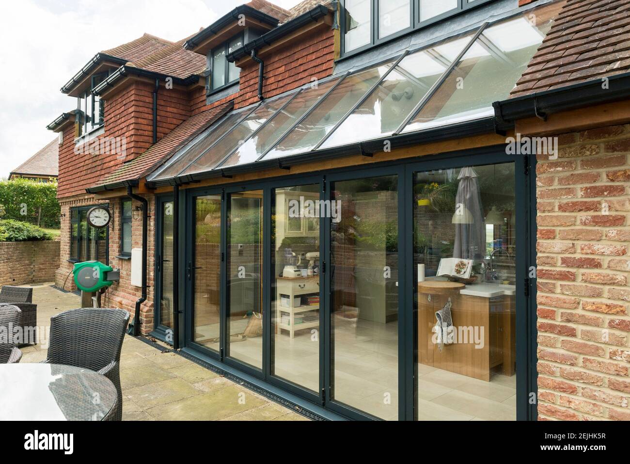 Un grande albergo moderno costruito in modo autonomo nella campagna Inglese Foto Stock Un grande albergo moderno costruito in modo autonomo nella campagna Inglese Foto Stock