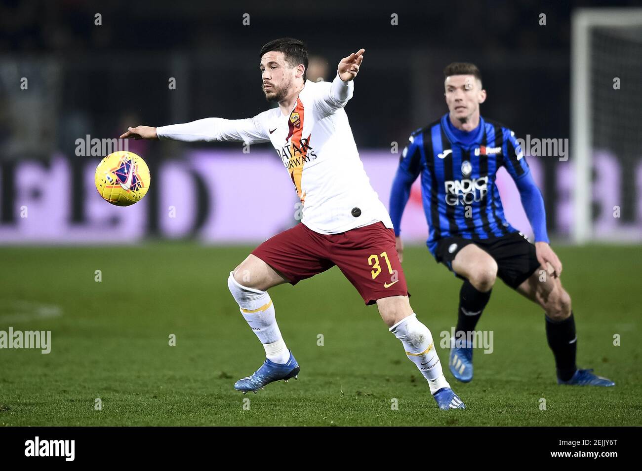 Bergamo, Italia - 15 febbraio 2020: Lorenzo Pellegrini di AS Roma in azione  durante la Serie A partita di calcio tra Atalanta BC e AS Roma. Atalanta BC  ha vinto 2-1 come