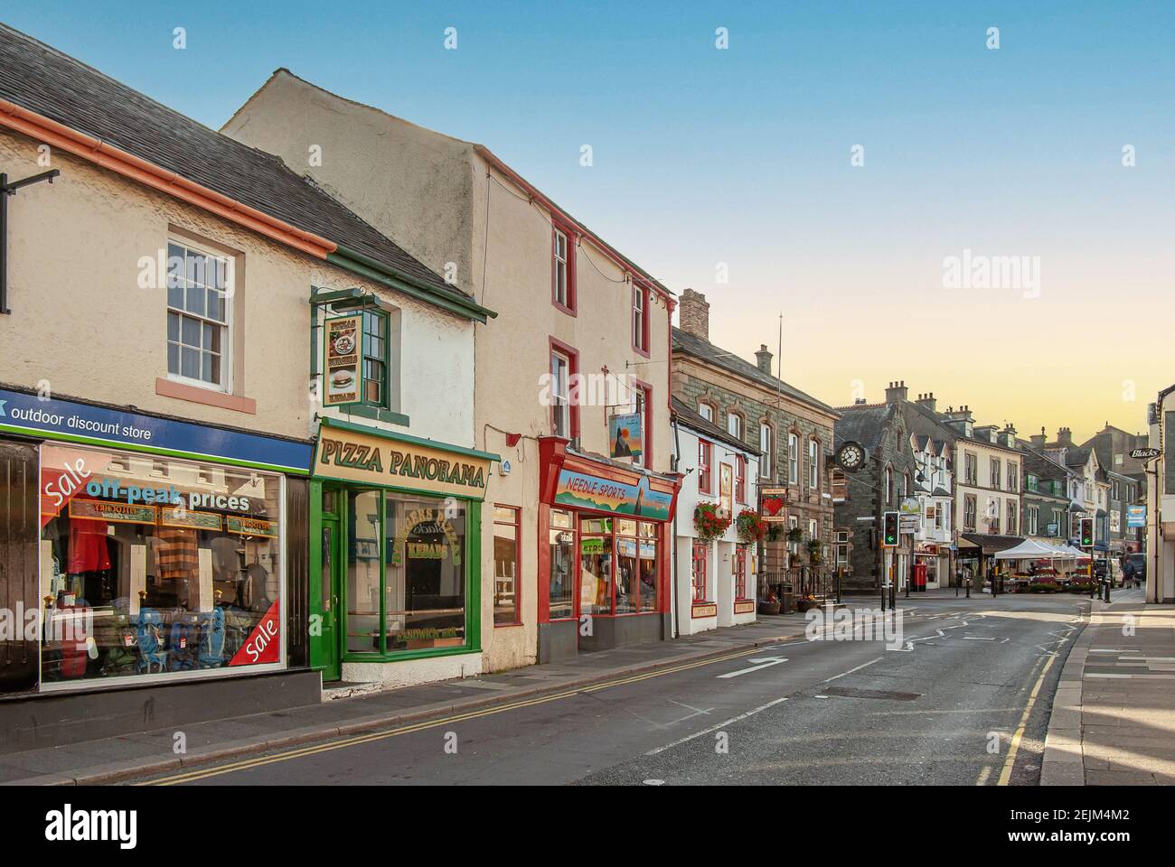 Paesaggio urbano nel centro di Keswick, Cumbria, Inghilterra, Regno Unito Foto Stock