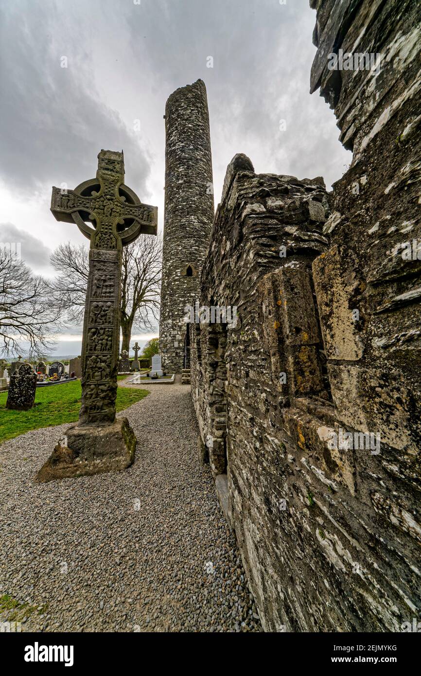 Tymullen, Irlanda. 4 maggio 2016. Monasterboice è vicino a Drogheda, ed è stato fondato nel 5 ° secolo da San Bhuithi. Foto Stock