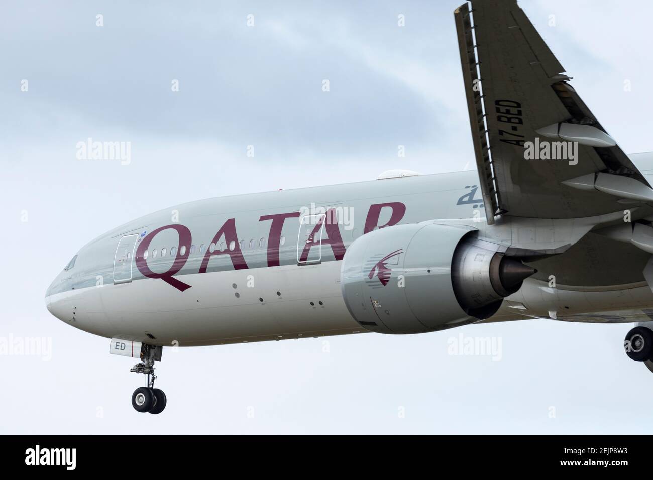Qatar Airways Boeing 777 registrazione A7-BED decollo il 26 settembre 2020 dall'aeroporto Heathrow di Londra, Middlesex, Regno Unito Foto Stock