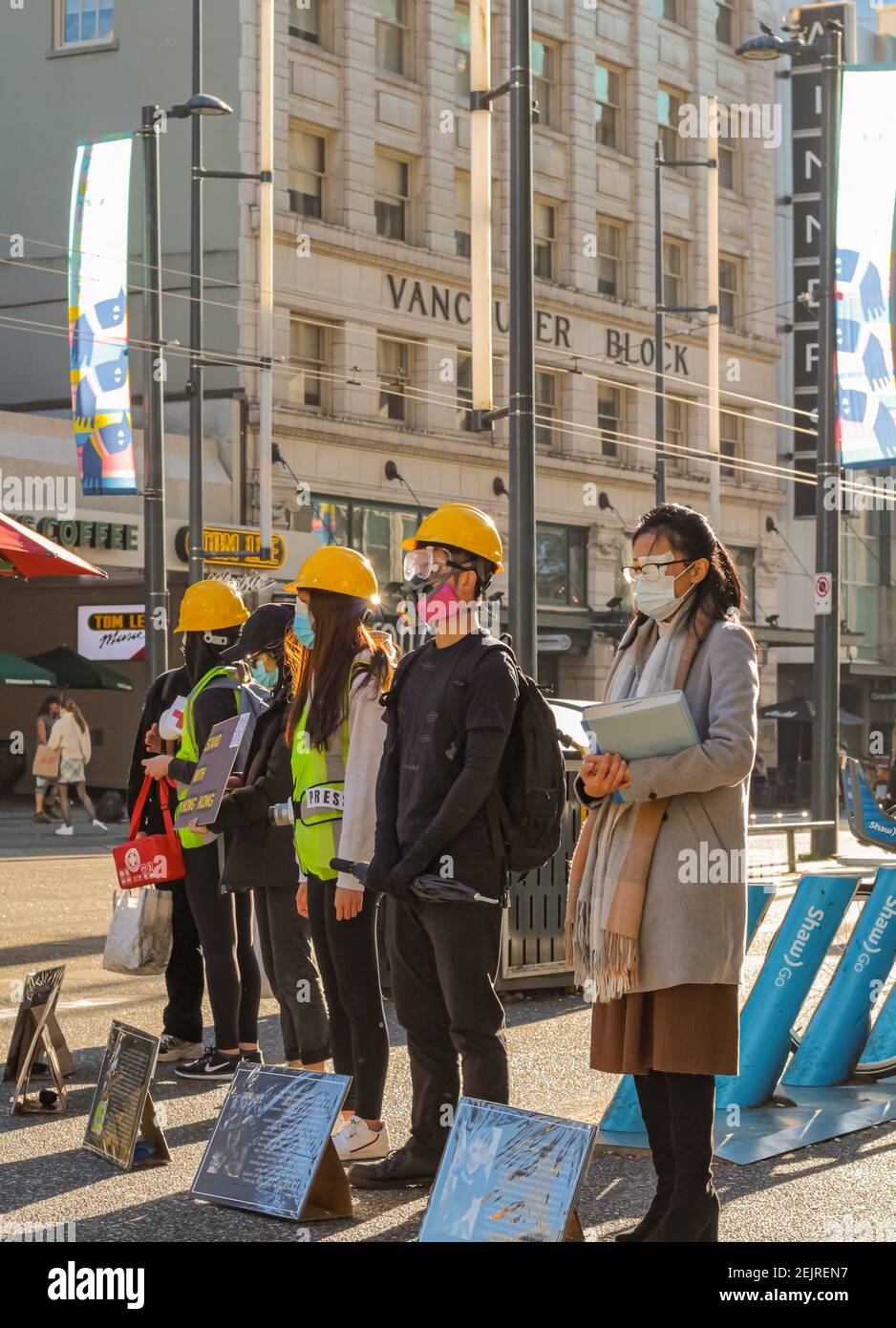 Vancouver, British Columbia, Canada, novembre 1,2020. Azione pacifica di protesta a sostegno di Hong Kong (Stand with Hong Kong) sulla strada. Foto Stock