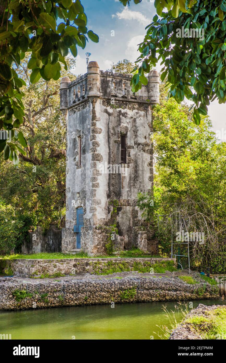 Una delle torri sul Coral Gables Waterway in Florida. Foto Stock