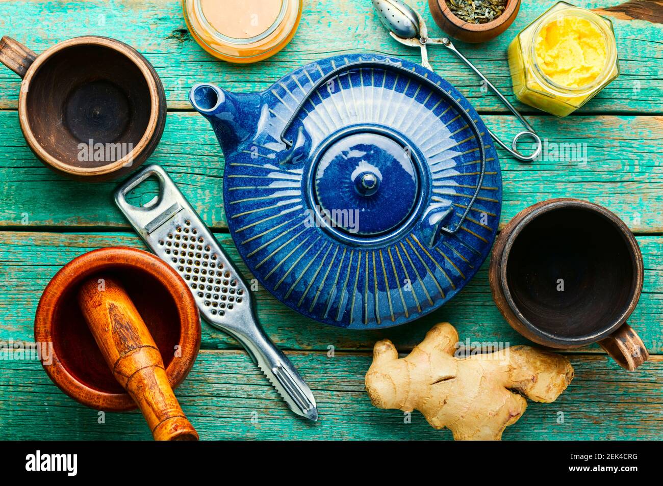 Tè con estratto di zenzero, limone e miele. Tè zenzero ingredienti Foto Stock