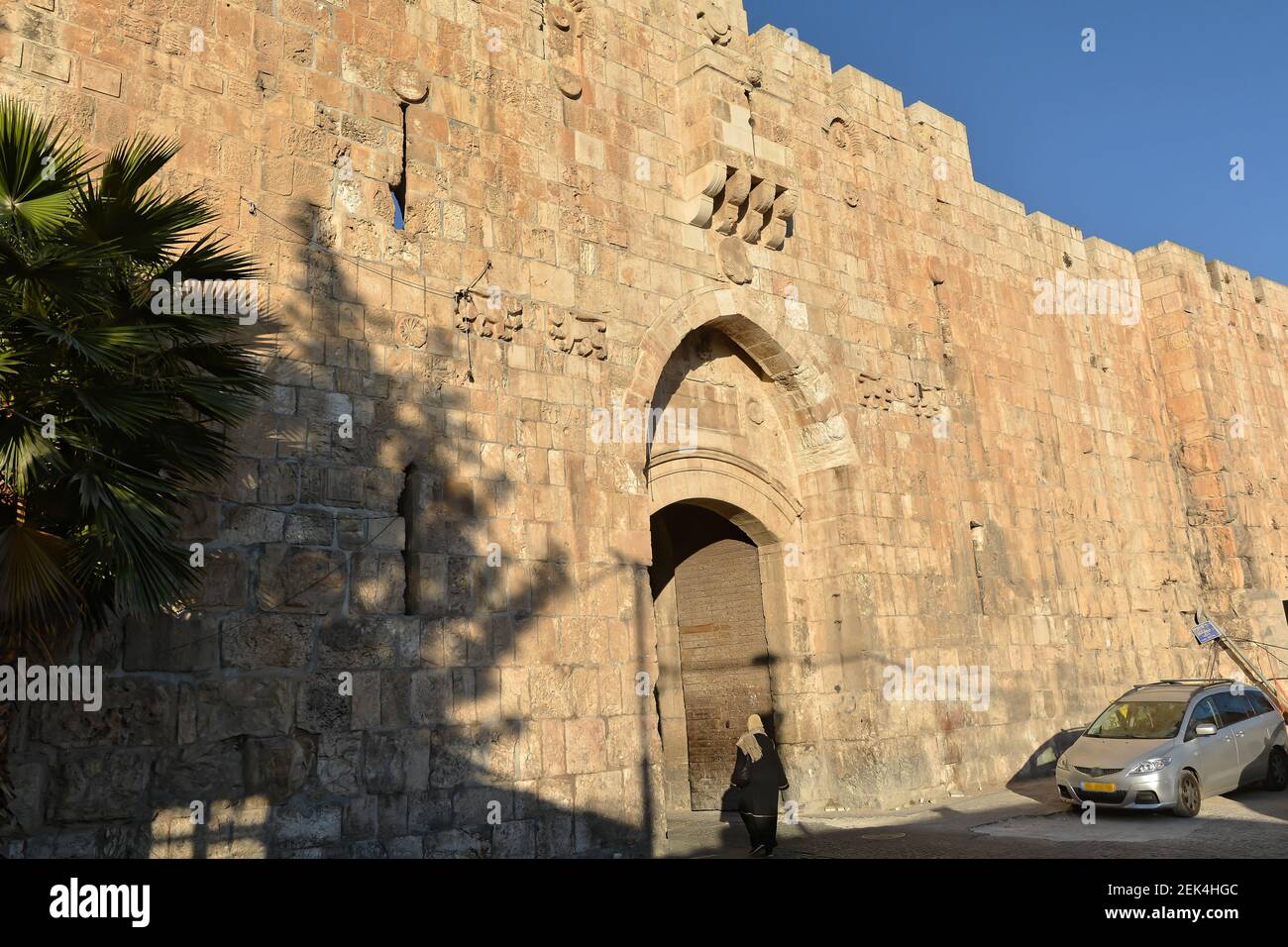 La porta del Leone della Città Vecchia di Gerusalemme. Porta nella parte orientale del muro della fortezza. Foto Stock