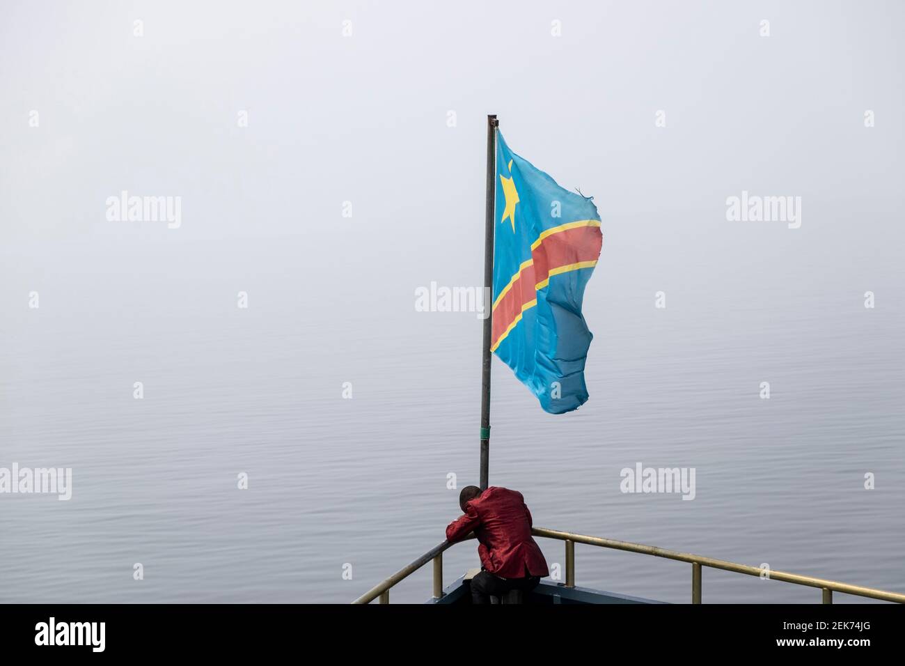 Un uomo d'affari nella barca Goma- Bukavu - Lago Kivu Foto Stock