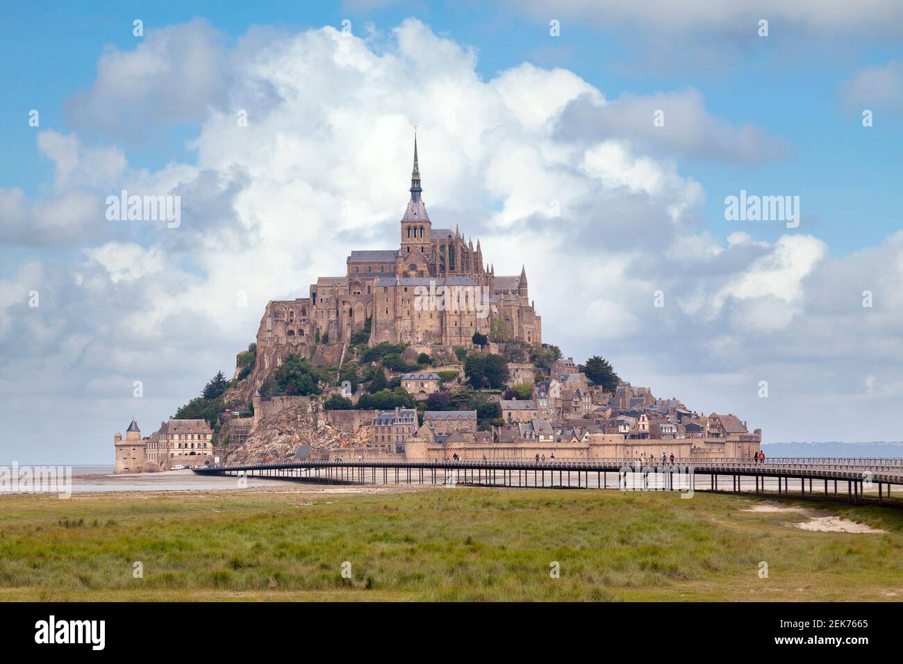 Il Mont Saint-Michel è un'isola marea e comune continentale in Normandia, Francia. Foto Stock