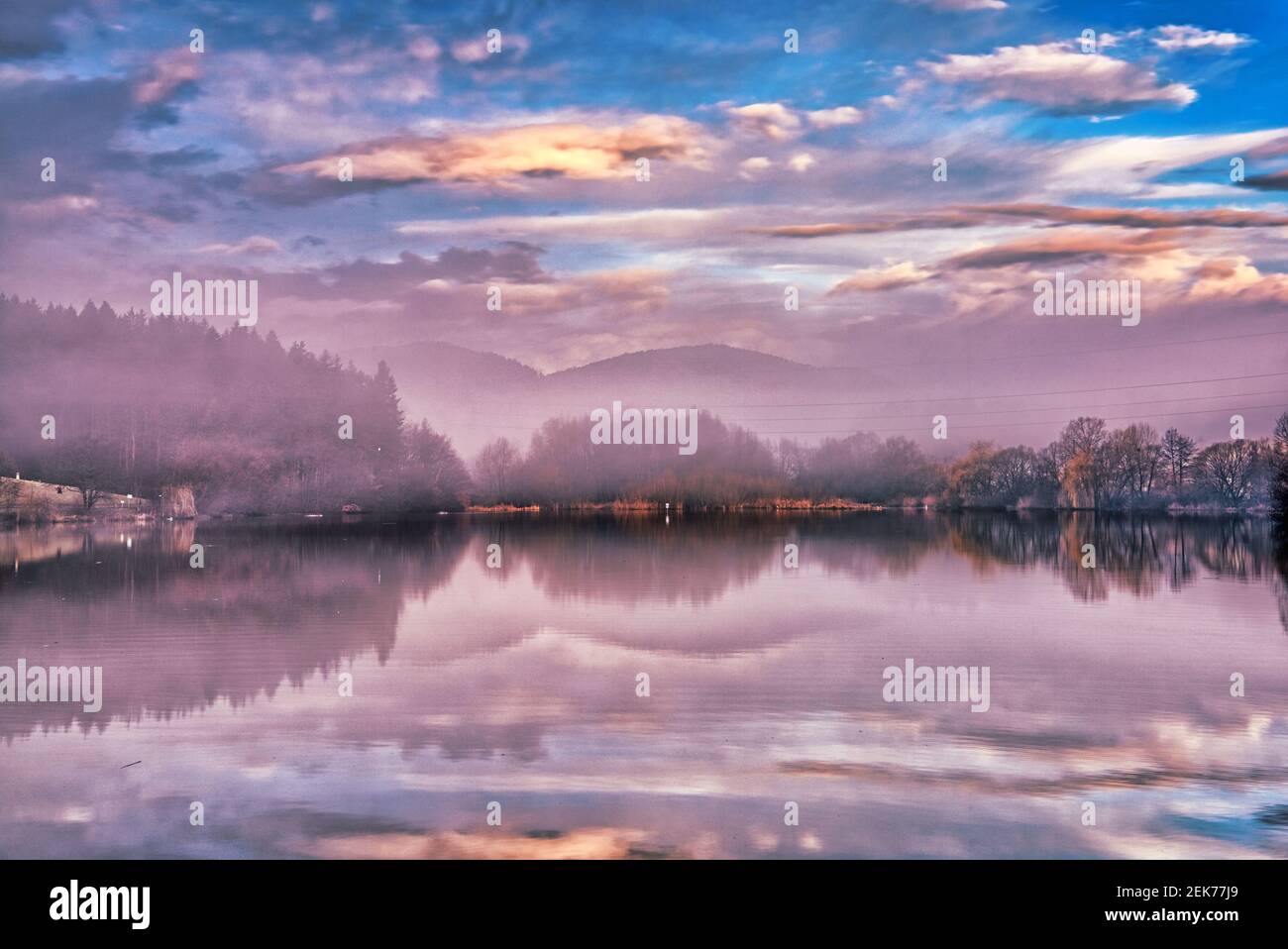 lago all'ora d'oro Foto Stock