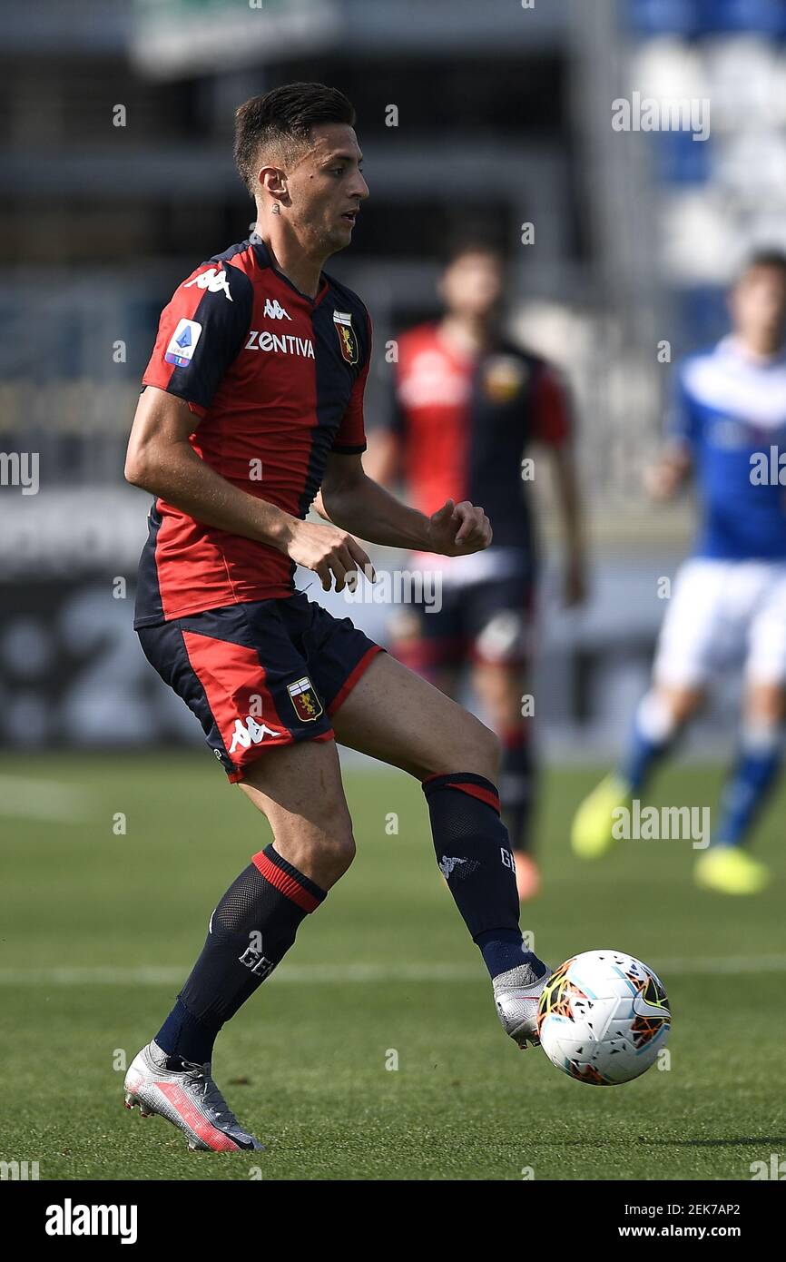 BRESCIA, ITALIA - 27 giugno 2020: Antonio Barreca del CFC di Genova in  azione durante la Serie UNA partita di calcio tra Brescia Calcio e Genova  CFC. La partita si è conclusa