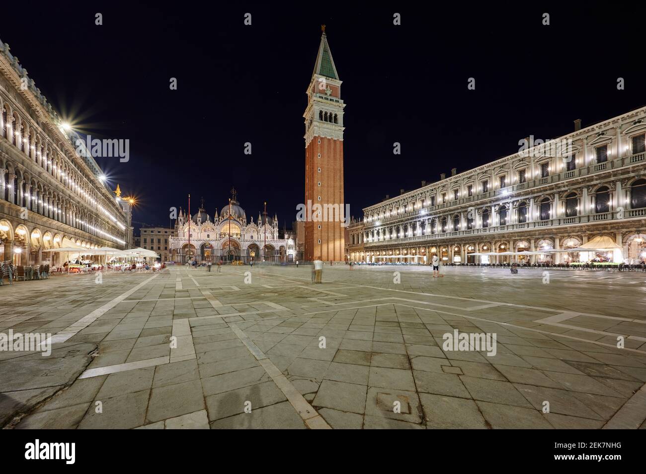 Foto notturna di Piazza San Marco o Piazza San Marco con la Basilica di San Marco o la Basilica di San Marco, Venezia, Veneto, Italia Foto Stock