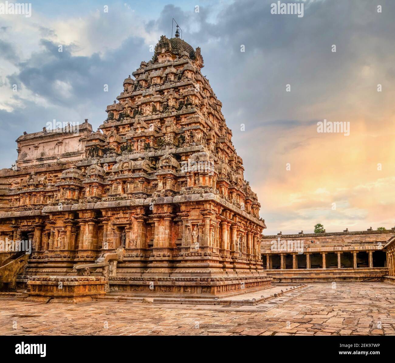 Il tempio indù Airavateswara, un esempio di architettura drawidiana del XII secolo, si trova a Dharasuram, nel distretto di Thanjavur, Tamil Nadu. Foto Stock