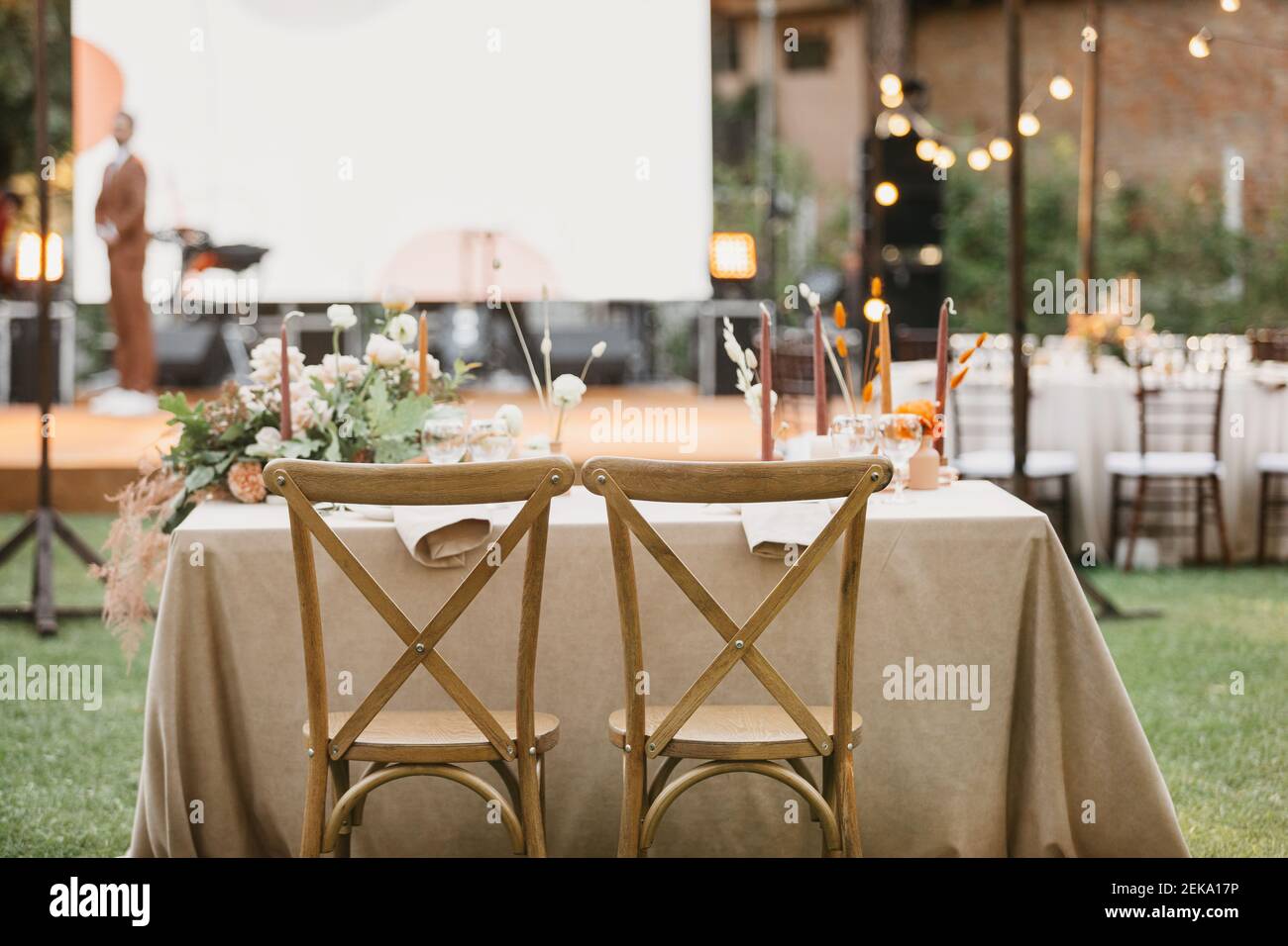 Boho Wedding, scrivania nuziale all'aperto e design moderno Foto Stock