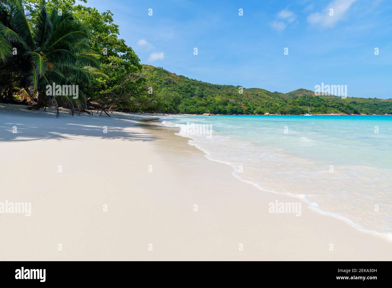 Seychelles, Praslin Island, Anse Lazio spiaggia sabbiosa con mare cristallino turchese Foto Stock