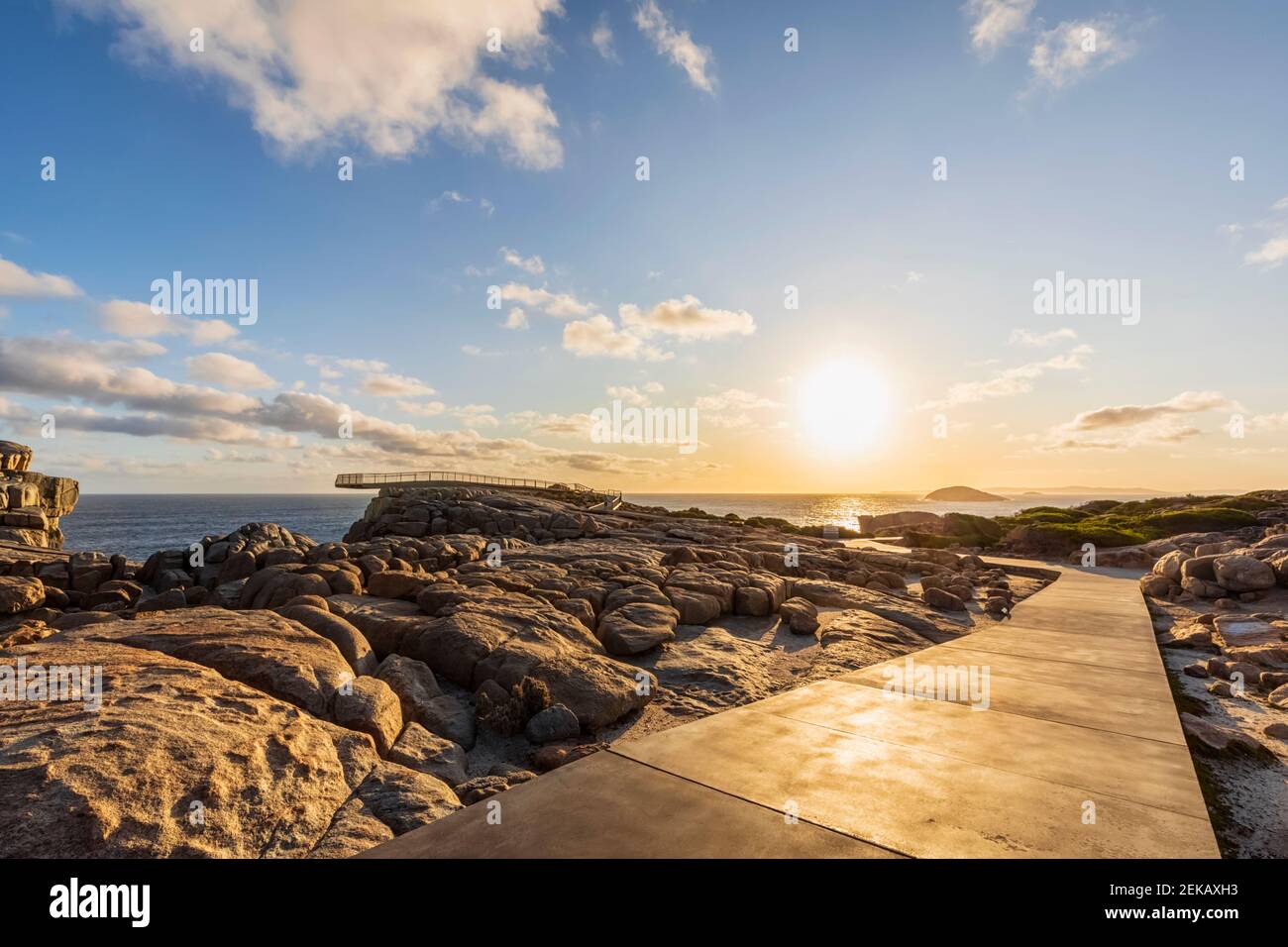 Australia, Oceania, Australia Occidentale, Parco Nazionale di Torndirrup, sentiero che conduce alla costa rocciosa Foto Stock