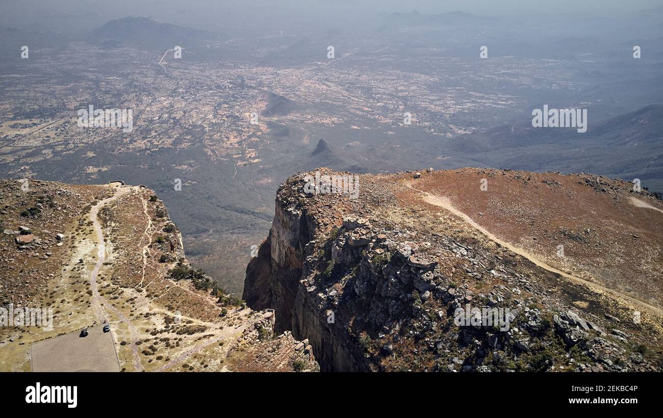 Veduta aerea della scogliera sul monte Tundavala, Tundavala, Lubango, Angola Foto Stock
