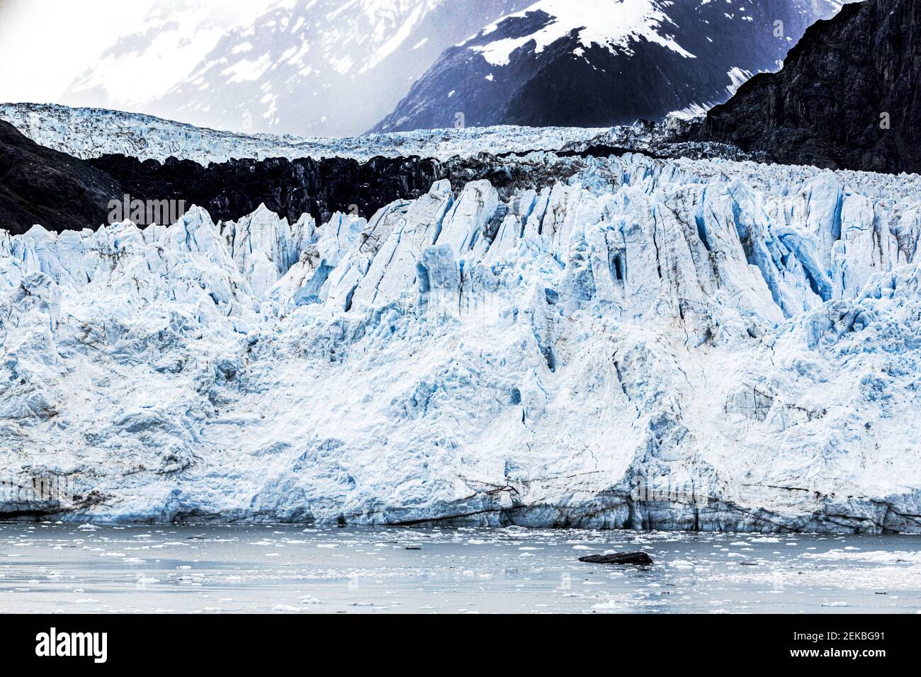 La faccia rotta del ghiacciaio Margerie nell'insenatura di Tarr di Glacier Bay, Alaska, Stati Uniti Foto Stock