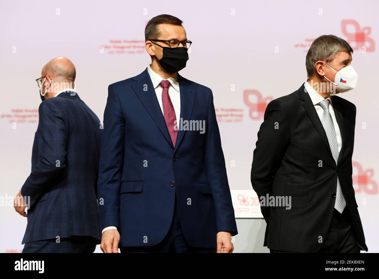 Il primo ministro polacco Mateusz Morawiecki (C) e il primo ministro ceco Andrej Babis (R) sono stati visti durante la conferenza stampa. Vertice dei capi di governo di Foto Stock