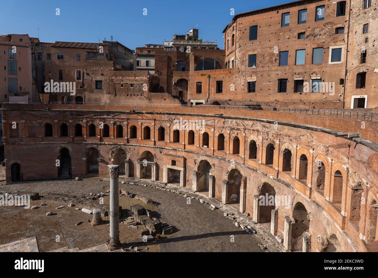 Italia, Roma, mercato di Traiano, Foro di Traiano, vista ad alto angolo di edifici antichi Foto Stock