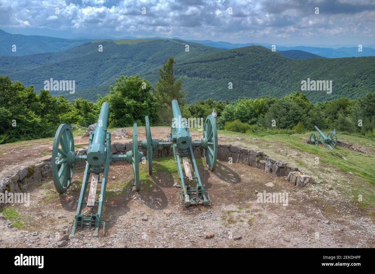 Vecchi cannoni al passo Shipka nel 1877-1878 in Bulgaria Foto Stock