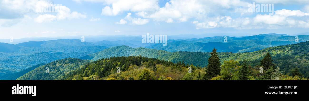 Paesaggio montano visto da Blue Ridge Parkway nel North Carolina, Stati Uniti Foto Stock