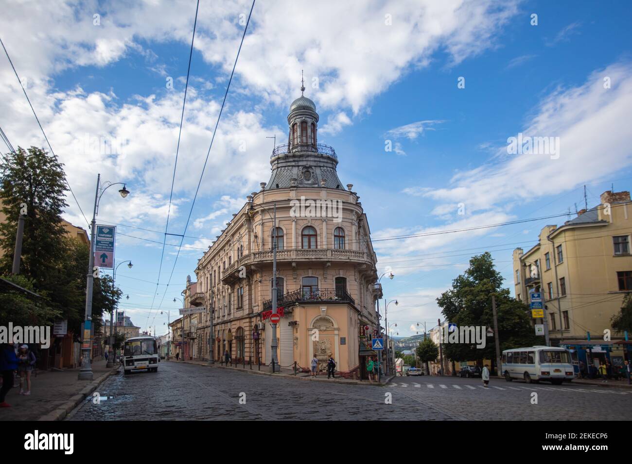 CHERNIVTSI, UCRAINA - 16 GIUGNO 2017: Casa navale a Chernivtsi Foto Stock