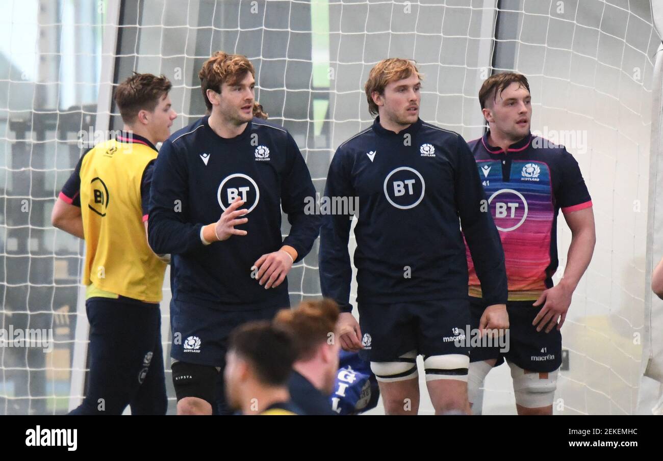 Oriam Sports Center Riccarton, Edimburgo. Scozia, Regno Unito. 23 Feb 21. Guinness Six Nation match contro Francia . PIC mostra The Grey Brothers L/r .Richie (Glasgow Warriors) & Jonny (Exeter Chiefs) Credit: eric mcowat/Alamy Live News Foto Stock