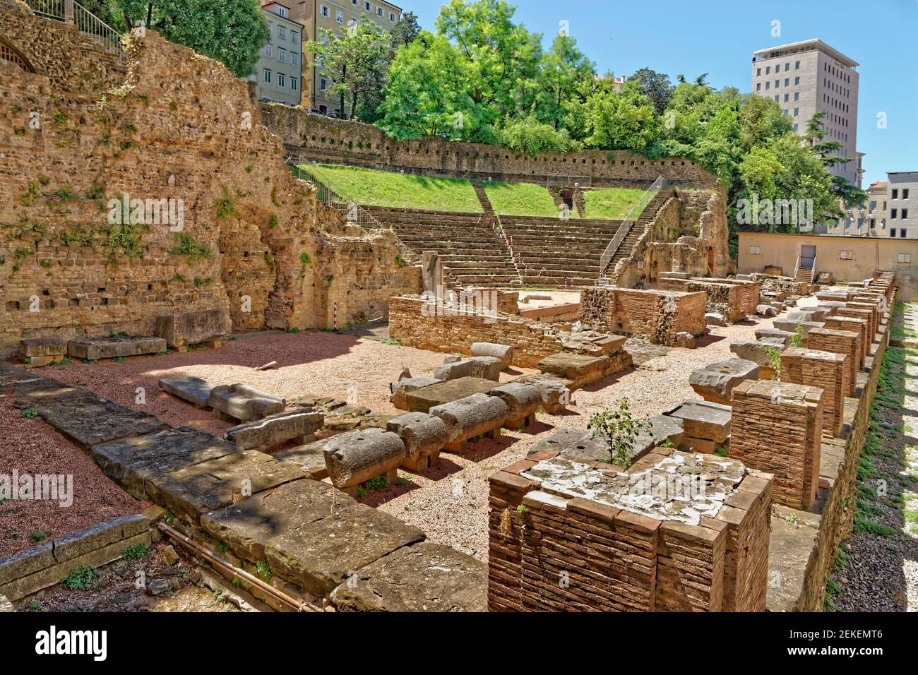 Teatro romano del primo secolo anfiteatro romano a Trieste, Italia. Foto Stock